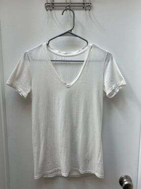 Everlane White V-Neck Short Sleeve Tee